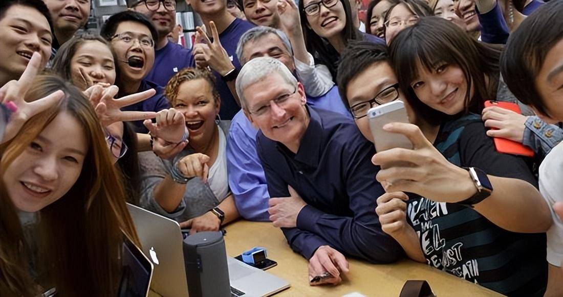 苹果12韩版天线
:苹果：只赚钱不负责任贯彻到底，网友：眼缘败光了！